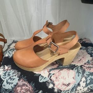 Jeffrey Campbell Tan Leather Wooden Heel Clogs 7.5